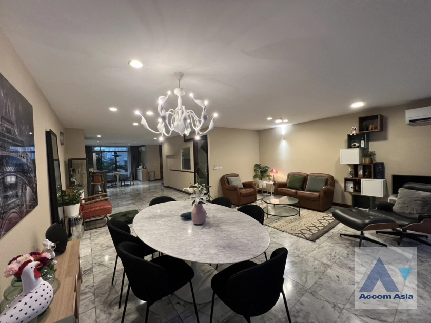  1  4 br Townhouse For Sale in Pattanakarn ,Bangkok ARL Hua Mak AA36437