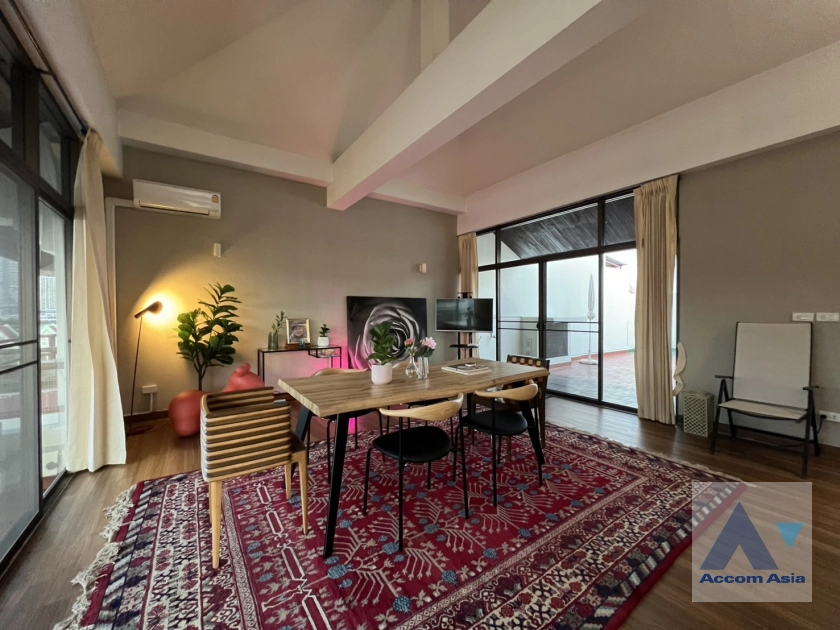 7  4 br Townhouse For Sale in Pattanakarn ,Bangkok ARL Hua Mak AA36437