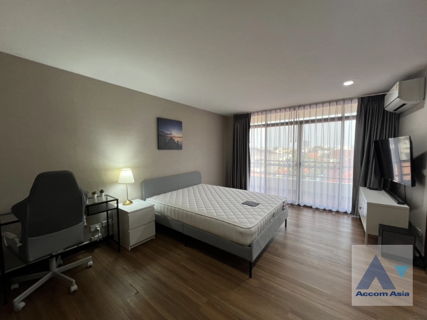 11  4 br Townhouse For Sale in Pattanakarn ,Bangkok ARL Hua Mak AA36437