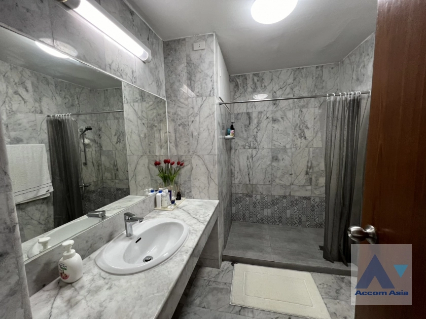 14  4 br Townhouse For Sale in Pattanakarn ,Bangkok ARL Hua Mak AA36437