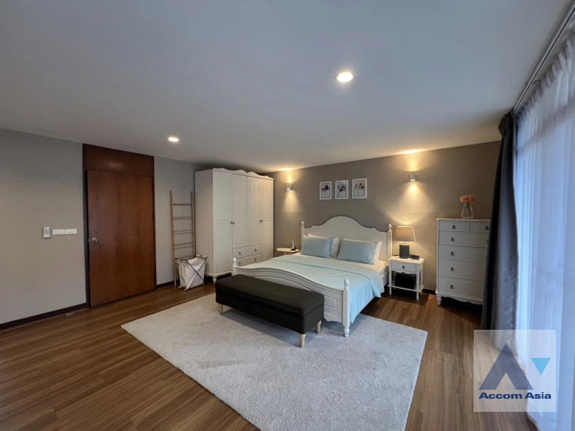 10  4 br Townhouse For Sale in Pattanakarn ,Bangkok ARL Hua Mak AA36437