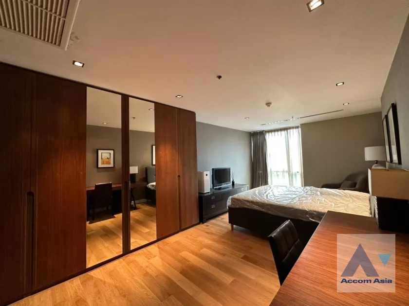 8  2 br Condominium for rent and sale in Silom ,Bangkok BTS Sala Daeng - MRT Silom at The Legend Saladaeng AA36440