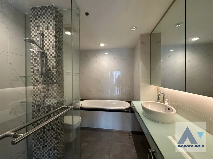 11  2 br Condominium for rent and sale in Silom ,Bangkok BTS Sala Daeng - MRT Silom at The Legend Saladaeng AA36440