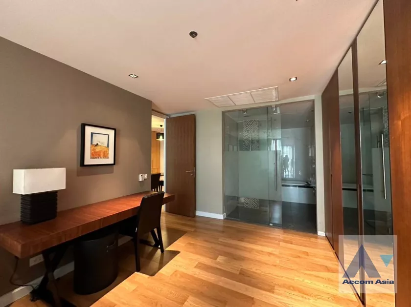 10  2 br Condominium for rent and sale in Silom ,Bangkok BTS Sala Daeng - MRT Silom at The Legend Saladaeng AA36440