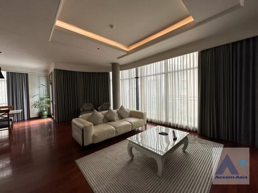  3 Bedrooms  Apartment For Rent in Silom, Bangkok  near BTS Sala Daeng - MRT Silom (AA36441)