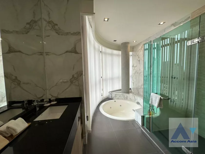 10  3 br Apartment For Rent in Silom ,Bangkok BTS Sala Daeng - MRT Silom at Suite For Family AA36441