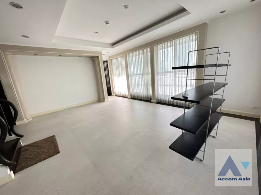 4  2 br Condominium for rent and sale in Ploenchit ,Bangkok BTS Chitlom at Somkid Gardens AA36443