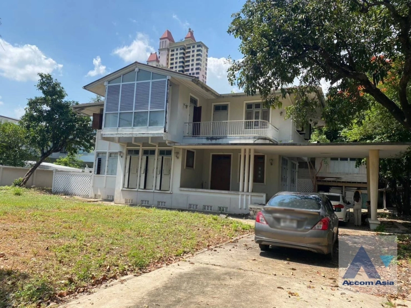  2  5 br House for rent and sale in Phaholyothin ,Bangkok BTS Ari AA36444