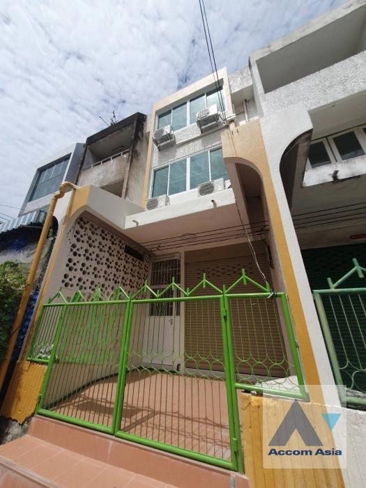 unit 3 Bedrooms  Townhouse For Rent in Sukhumvit, Bangkok  near BTS Phra khanong (AA36446)