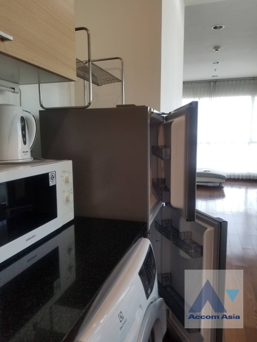 unit 1 Bedroom  Condominium For Rent in Ploenchit, Bangkok  near BTS Chitlom (AA36458)