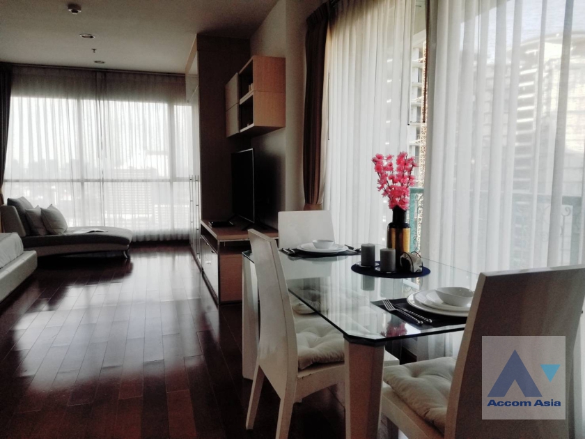 unit 1 Bedroom  Condominium For Rent in Ploenchit, Bangkok  near BTS Chitlom (AA36458)