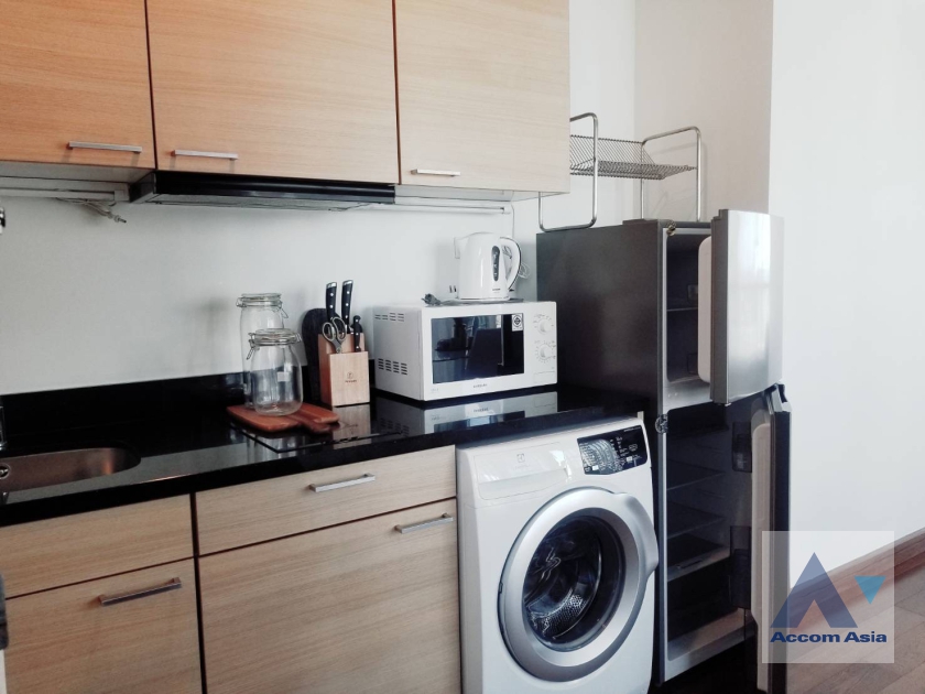 unit 1 Bedroom  Condominium For Rent in Ploenchit, Bangkok  near BTS Chitlom (AA36458)