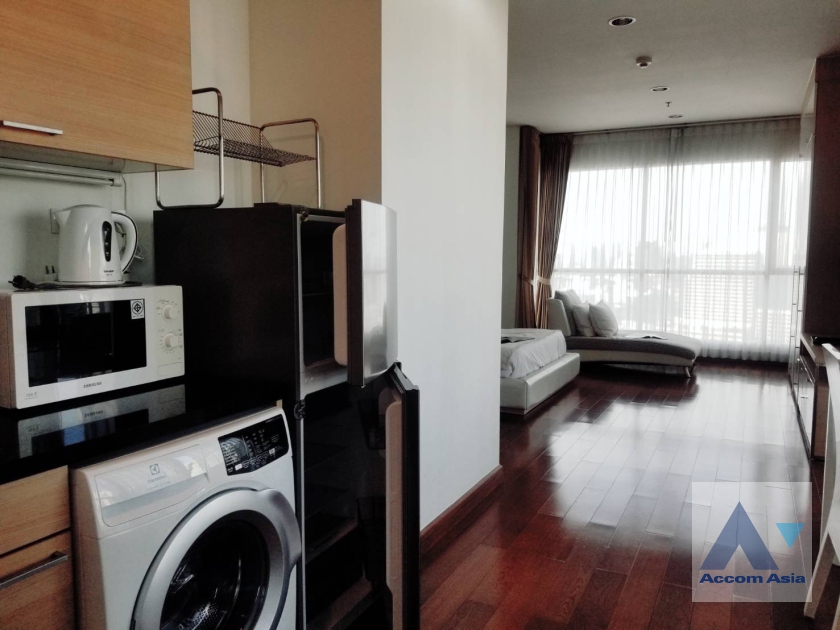 unit 1 Bedroom  Condominium For Rent in Ploenchit, Bangkok  near BTS Chitlom (AA36458)