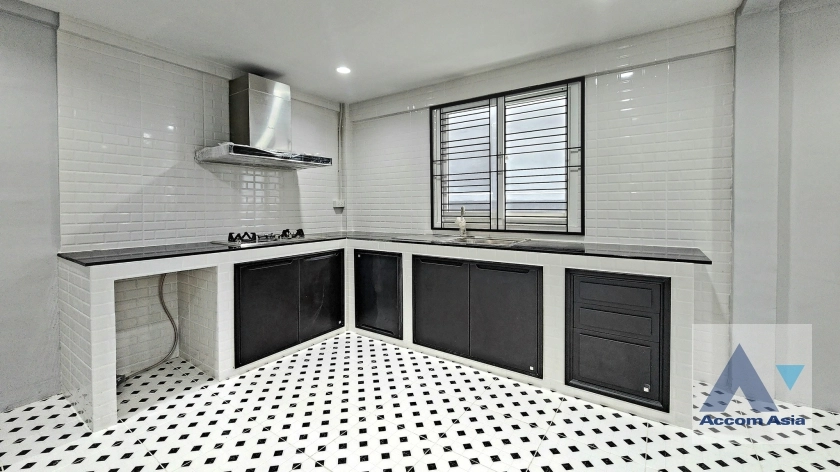 10  2 br House For Rent in Sukhumvit ,Bangkok BTS Phra khanong AA36459