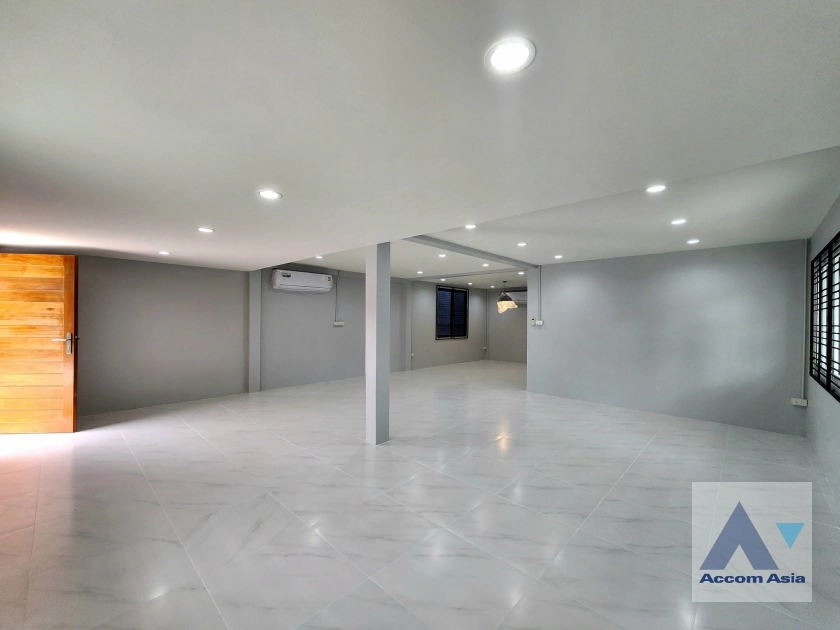 6  2 br House For Rent in Sukhumvit ,Bangkok BTS Phra khanong AA36459