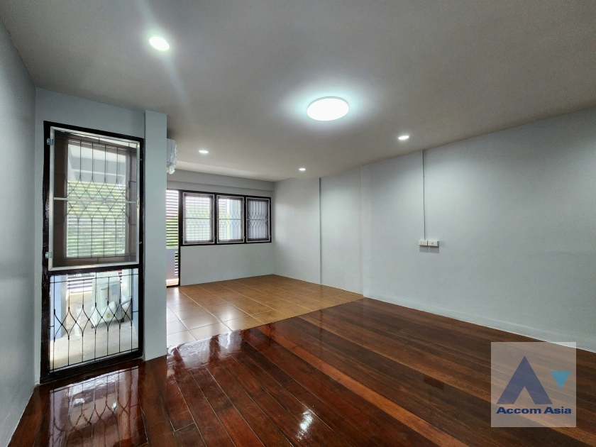 19  2 br House For Rent in Sukhumvit ,Bangkok BTS Phra khanong AA36459