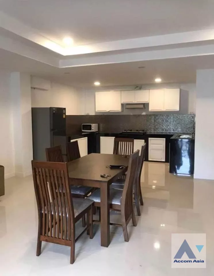 Pet friendly |  5 Bedrooms  Townhouse For Rent in Sukhumvit, Bangkok  near BTS Thong Lo (AA36471)