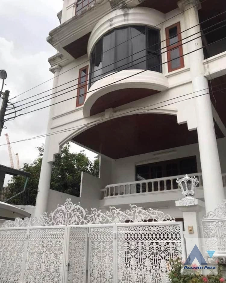 unitPet friendly |  5 Bedrooms  Townhouse For Rent in Sukhumvit, Bangkok  near BTS Thong Lo (AA36471)