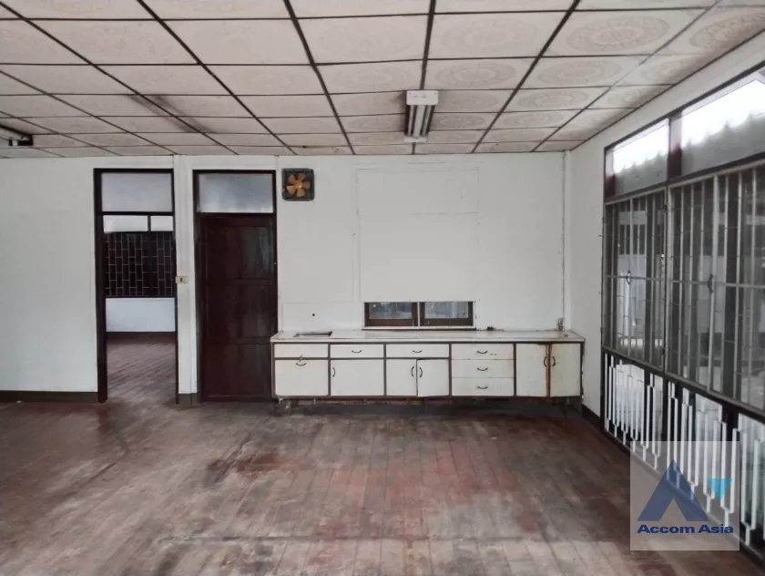 10  House for rent and sale in Sukhumvit ,Bangkok BTS Ekkamai AA36473