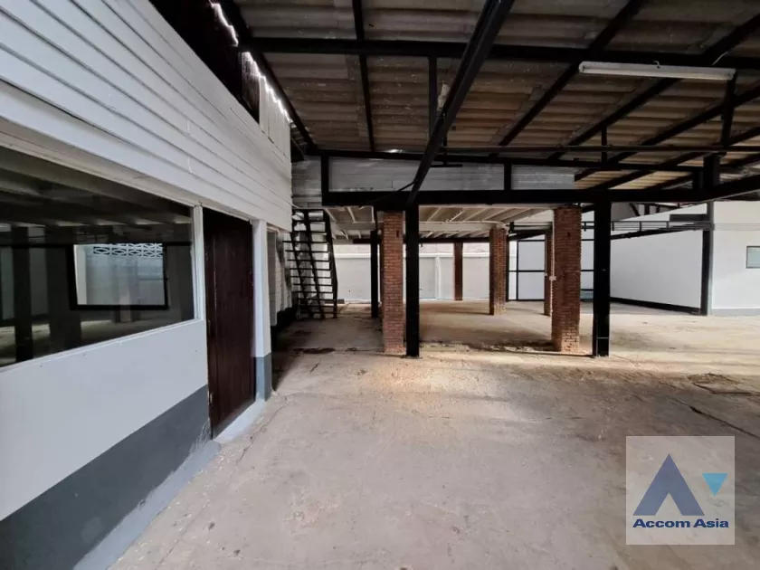 4  House for rent and sale in Sukhumvit ,Bangkok BTS Ekkamai AA36473