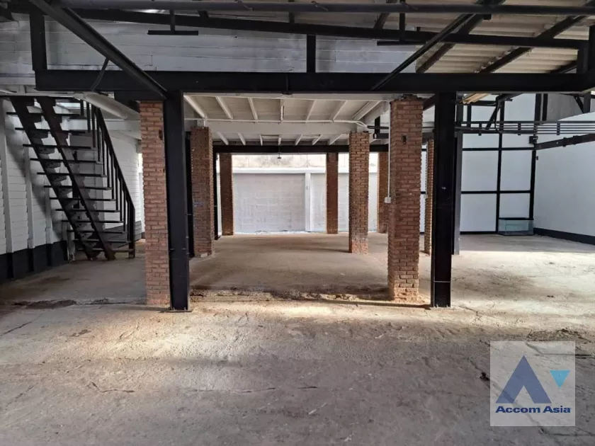 5  House for rent and sale in Sukhumvit ,Bangkok BTS Ekkamai AA36473