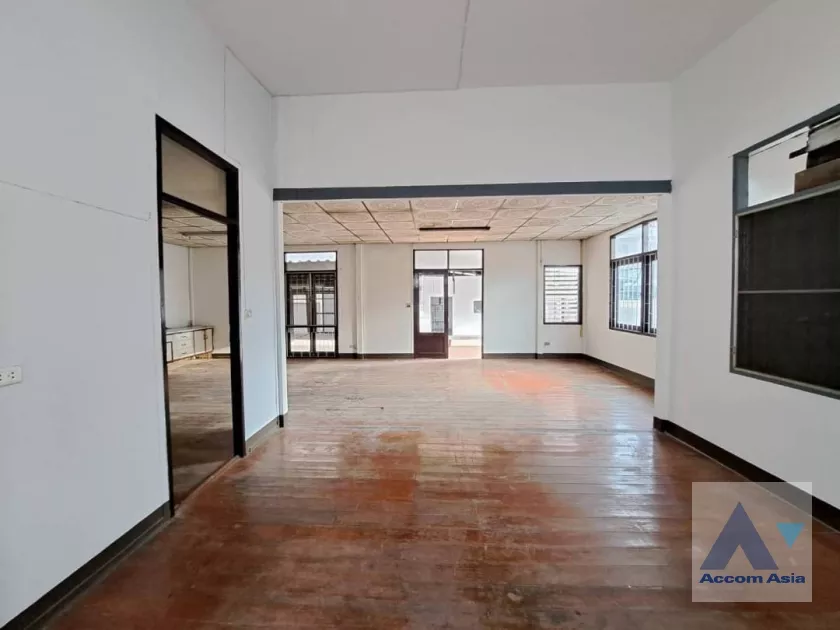 7  House for rent and sale in Sukhumvit ,Bangkok BTS Ekkamai AA36473