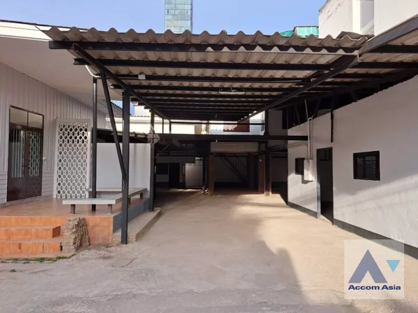  1  House for rent and sale in Sukhumvit ,Bangkok BTS Ekkamai AA36473