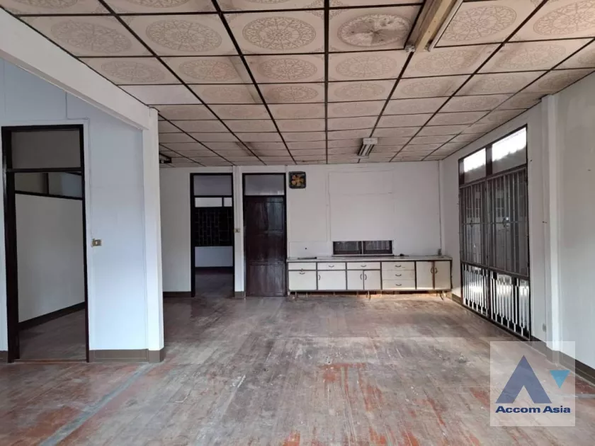 13  House for rent and sale in Sukhumvit ,Bangkok BTS Ekkamai AA36473