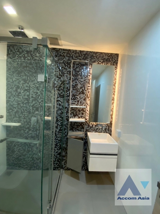 12  2 br Condominium For Sale in Silom ,Bangkok BTS Surasak at The Room Sathorn Pan Road AA36490