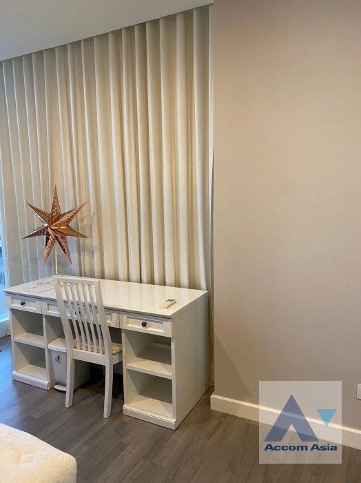 8  2 br Condominium For Sale in Silom ,Bangkok BTS Surasak at The Room Sathorn Pan Road AA36490