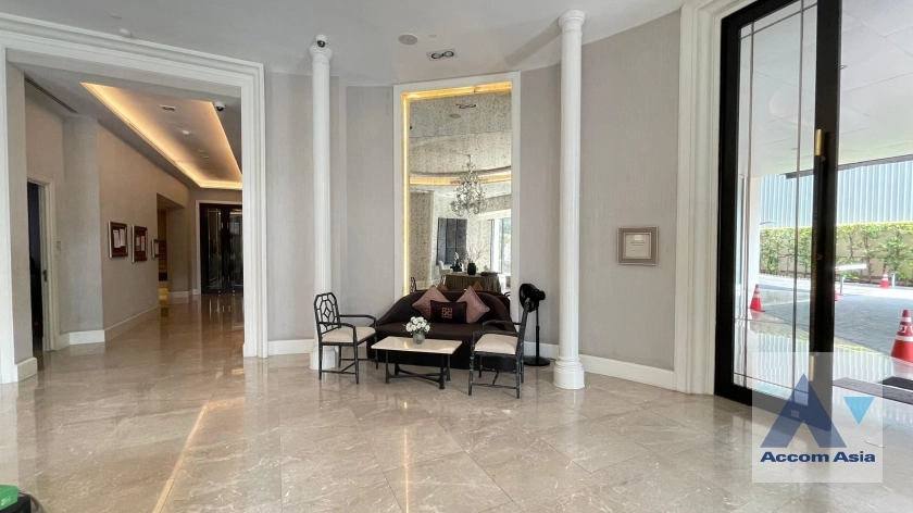 16  2 br Condominium For Sale in Silom ,Bangkok BTS Surasak at The Diplomat Sathorn AA36491