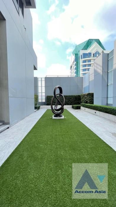 17  2 br Condominium For Sale in Silom ,Bangkok BTS Surasak at The Diplomat Sathorn AA36491