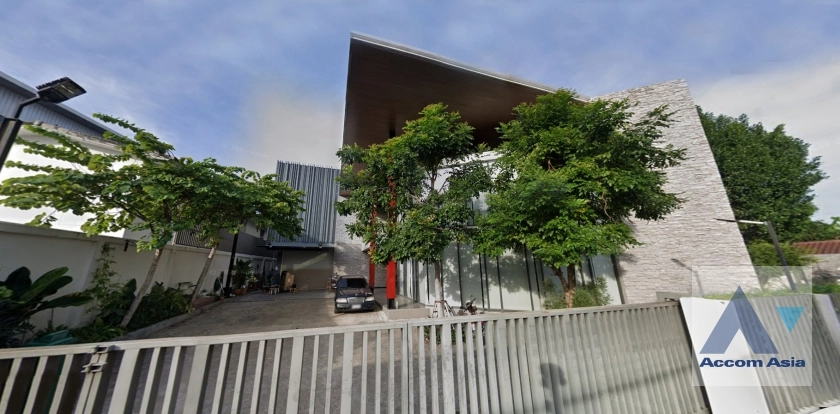  2  House for rent and sale in Sukhumvit ,Bangkok BTS Punnawithi AA36492