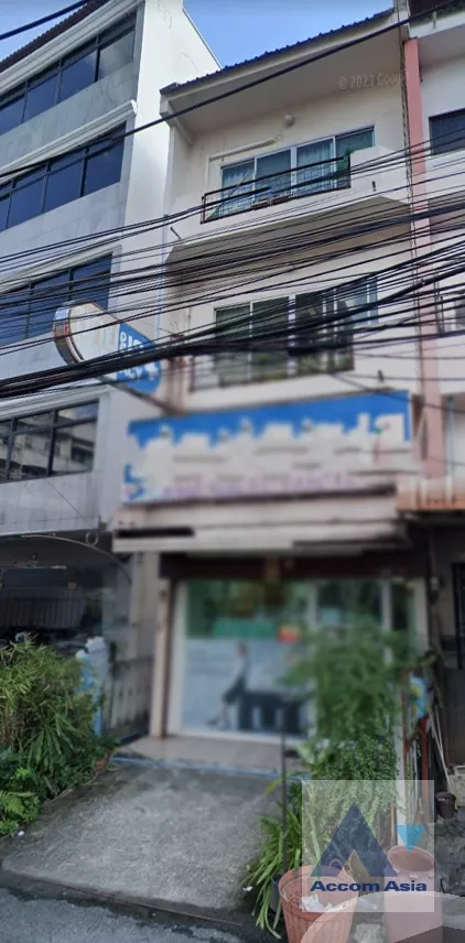 unit 3 Bedrooms  Building For Sale in Sukhumvit, Bangkok  near BTS On Nut (AA36493)