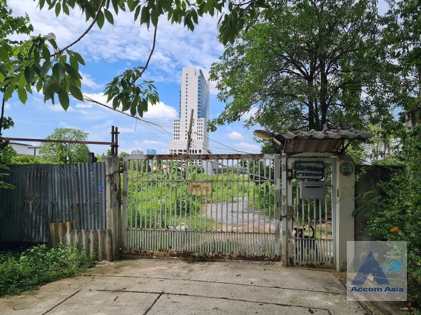  2  Land For Sale in Ratchadaphisek ,Bangkok MRT Rama 9 AA36495
