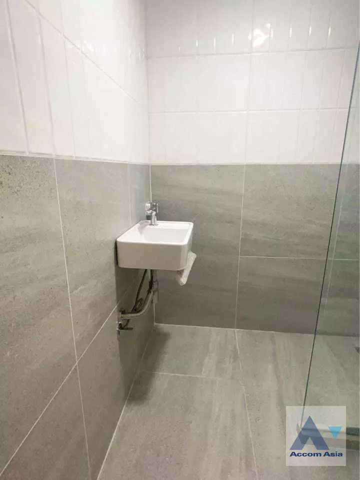 5  Building For Rent in Sathorn ,Bangkok BTS Saint Louis AA36496