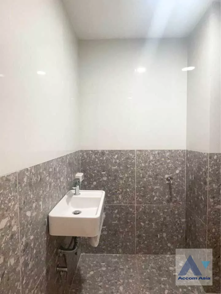 7  Building For Rent in Sathorn ,Bangkok BTS Saint Louis AA36496