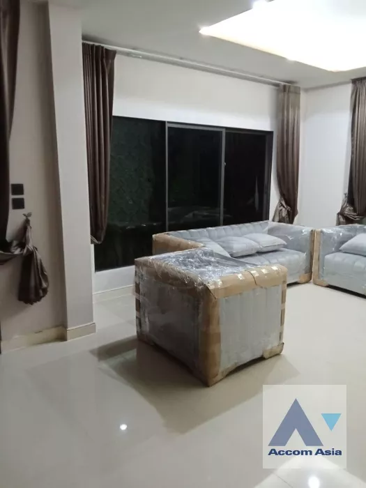  3 Bedrooms  House For Rent in Ratchadapisek, Bangkok  (AA36497)