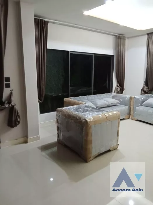 unit 3 Bedrooms  House For Rent in Ramkhamhaeng, Bangkok  (AA36497)
