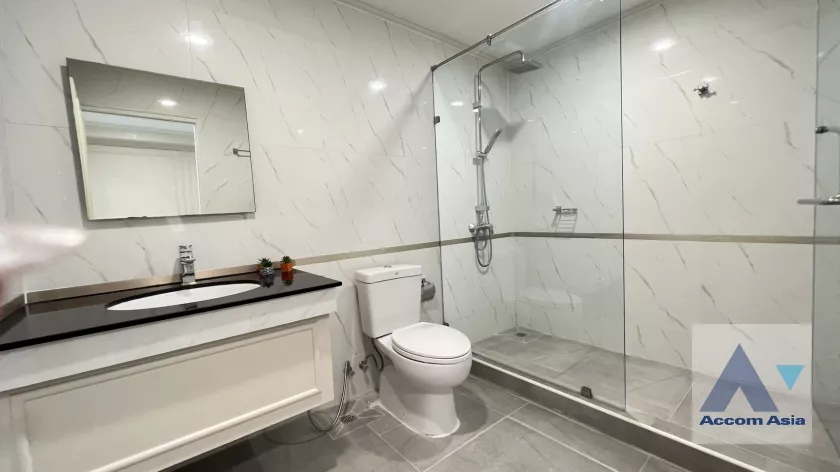 5  1 br Apartment For Rent in Sukhumvit ,Bangkok BTS Phrom Phong at Low-rise apartment, Walk 400m to BTS AA36511