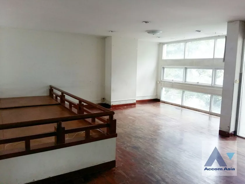 unit 5 Bedrooms  House For Rent in Lat Phrao, Bangkok  near MRT Phahon Yothin (AA36512)