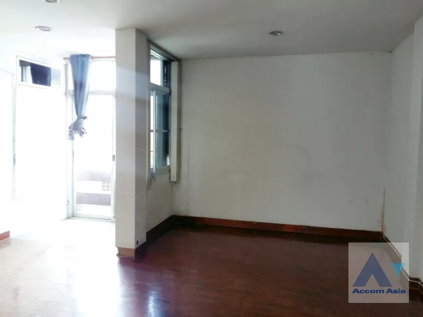 unit 5 Bedrooms  House For Rent in Lat Phrao, Bangkok  near MRT Phahon Yothin (AA36512)