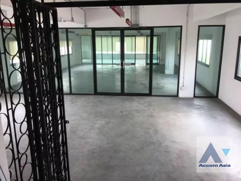 5  Building for rent and sale in Phaholyothin ,Bangkok MRT Sutthisan AA36513