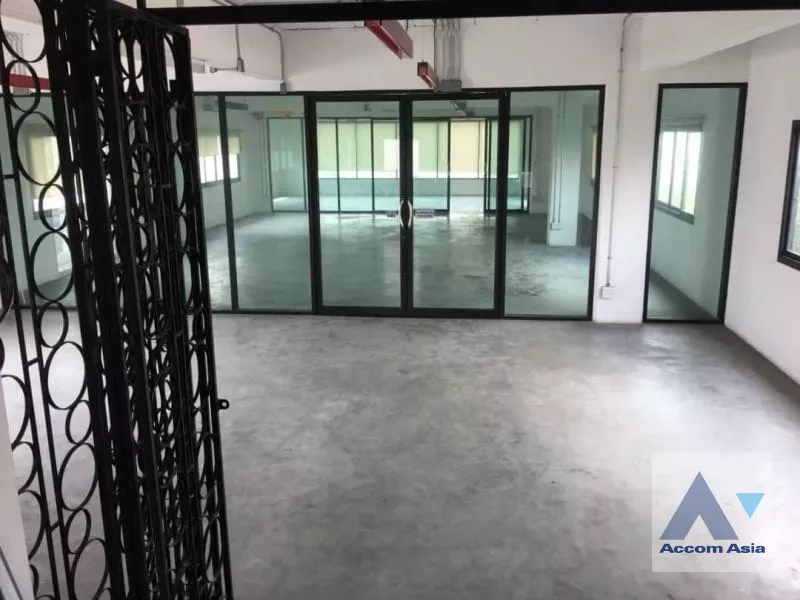 5  Building for rent and sale in ratchadapisek ,Bangkok MRT Sutthisan AA36513