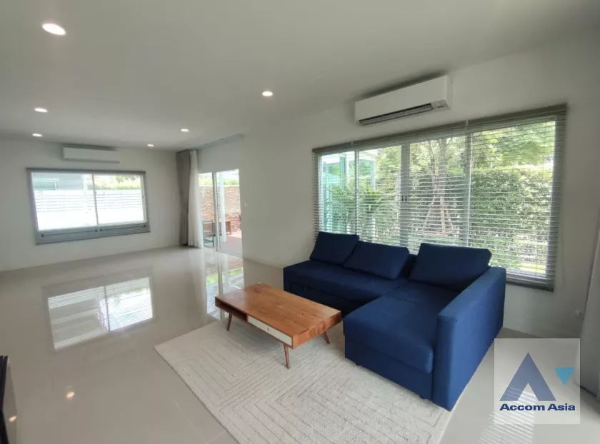 unit 4 Bedrooms  House For Rent & Sale in Phaholyothin, Bangkok  (AA36514)