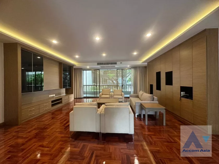  3 Bedrooms  Apartment For Rent in Sukhumvit, Bangkok  near BTS Phrom Phong (AA36515)