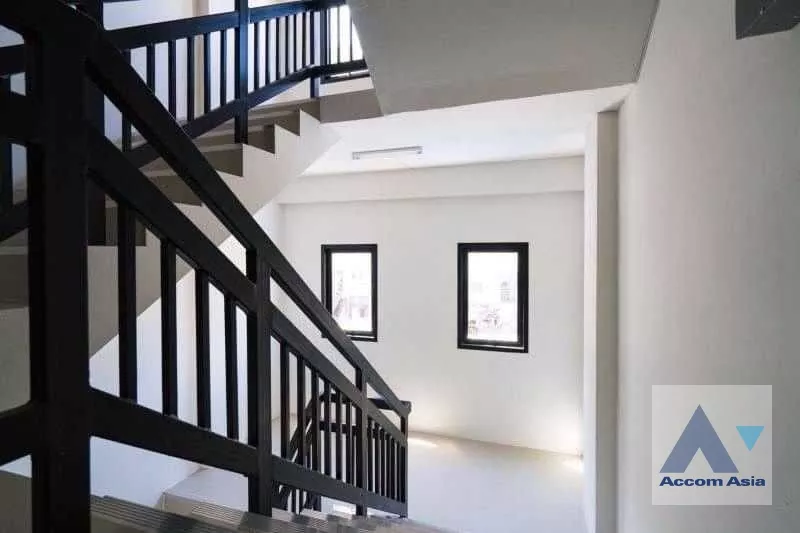 12  Building For Sale in Phaholyothin ,Bangkok MRT Sutthisan AA36516