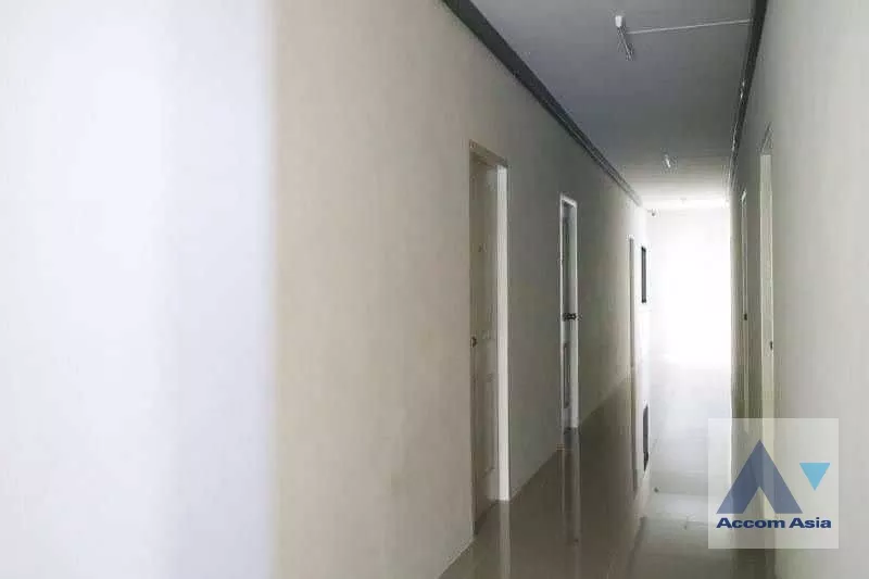 9  Building For Sale in Phaholyothin ,Bangkok MRT Sutthisan AA36516