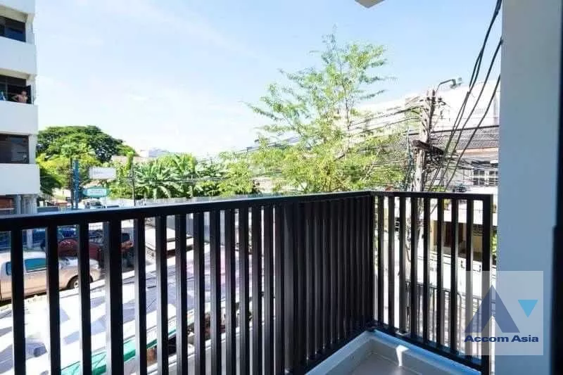 13  Building For Sale in Phaholyothin ,Bangkok MRT Sutthisan AA36516