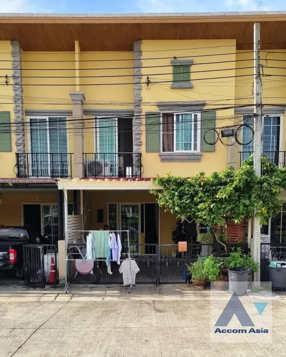  4 Bedrooms  Townhouse For Sale in Pattanakarn, Bangkok  near ARL Ban Thap Chang (AA36529)